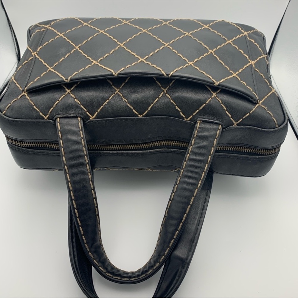 Chanel Black and Gold Quilted Shoulder Bag - Picture 8 of 12